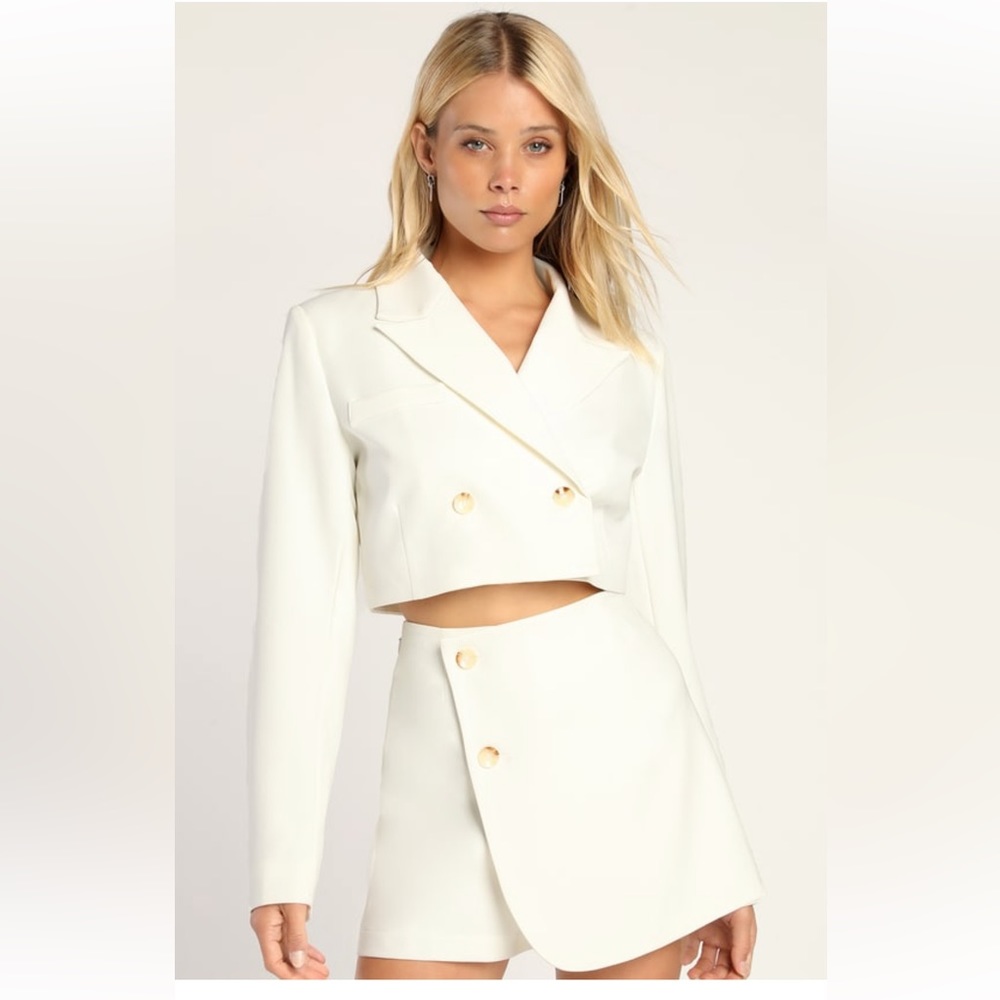 Suit ‘Em up white double breasted cropped blazer